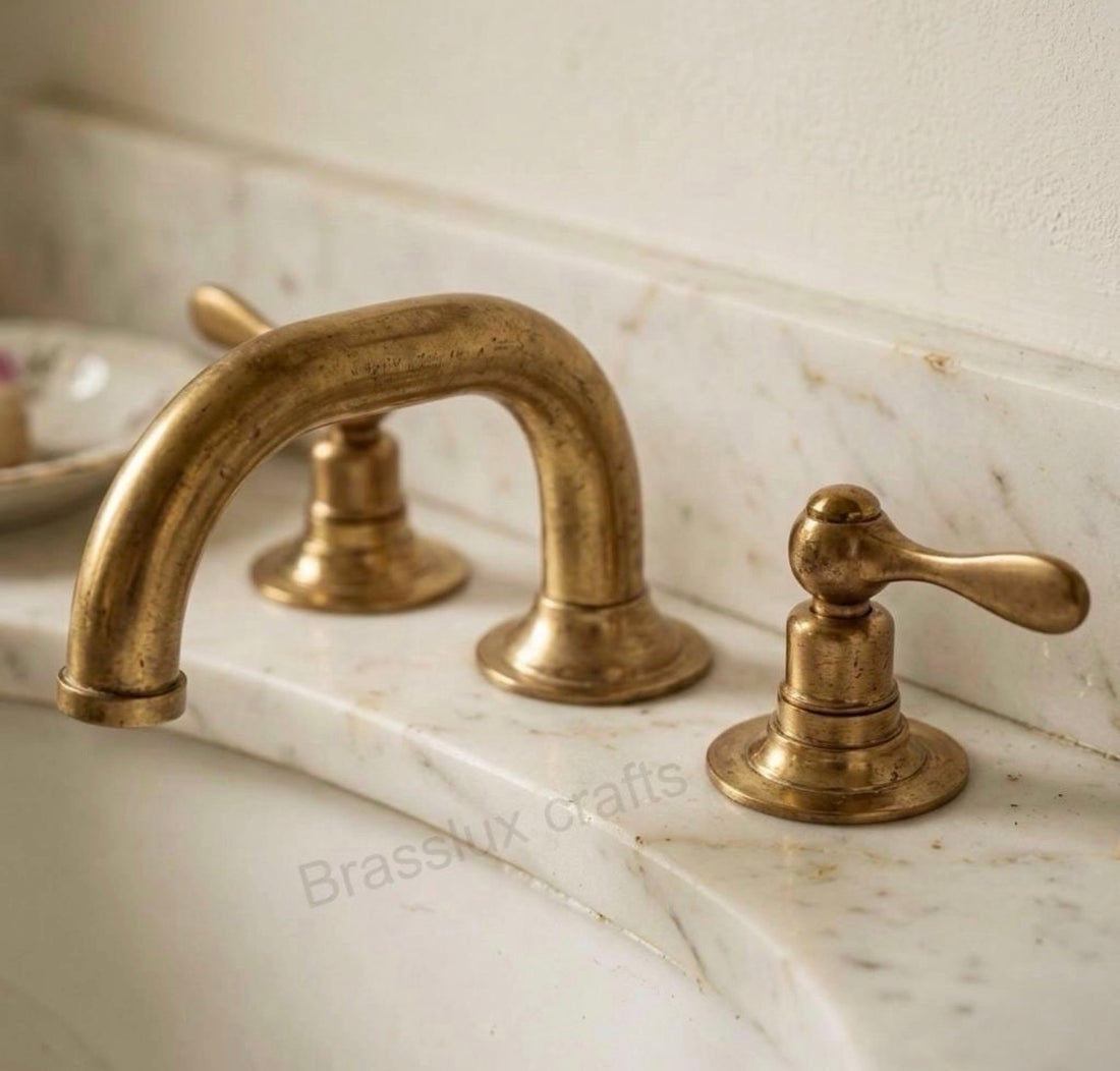 Robinet de salle de bain à col de cygne avec poignées en croix – Laiton non verni