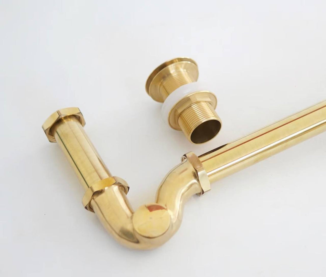 Siphon en P de 1-1/4 po avec bride haute – Laiton non verni