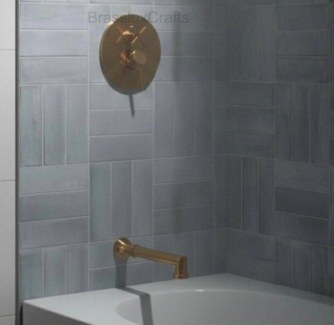 BANO Unlacquered Brass Tub & Shower System with Valve